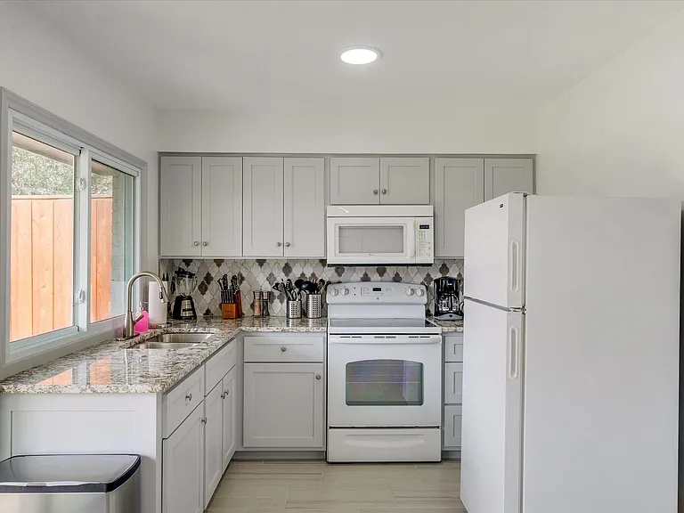 2412 Pebblebrook Trl — Photo 13