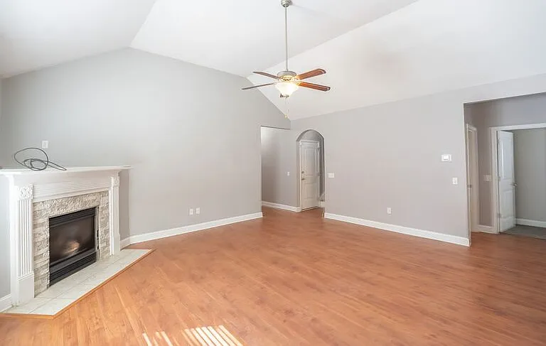 156 Cottonham Ct — Photo 7
