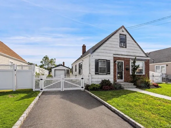 5 Marvin Avenue, Hicksville, NY 11801