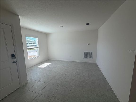 5th image of 13 Bradford Ct
