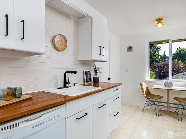 4818 Terrace Drive NE, Seattle, WA 98105