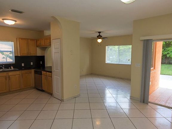 4th image of 338 NE 176th St