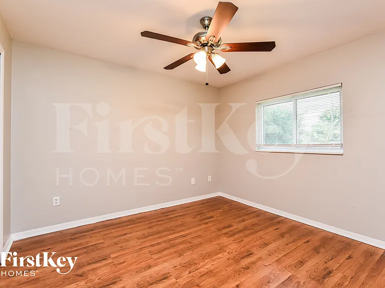 633 SW 9th Ave — Photo 11