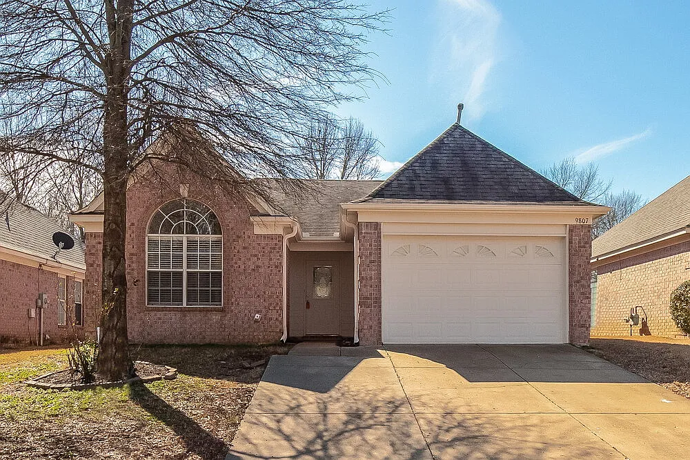 3 bed, 2.0 bath, 1297 sqft, $1,680 — Photo 1