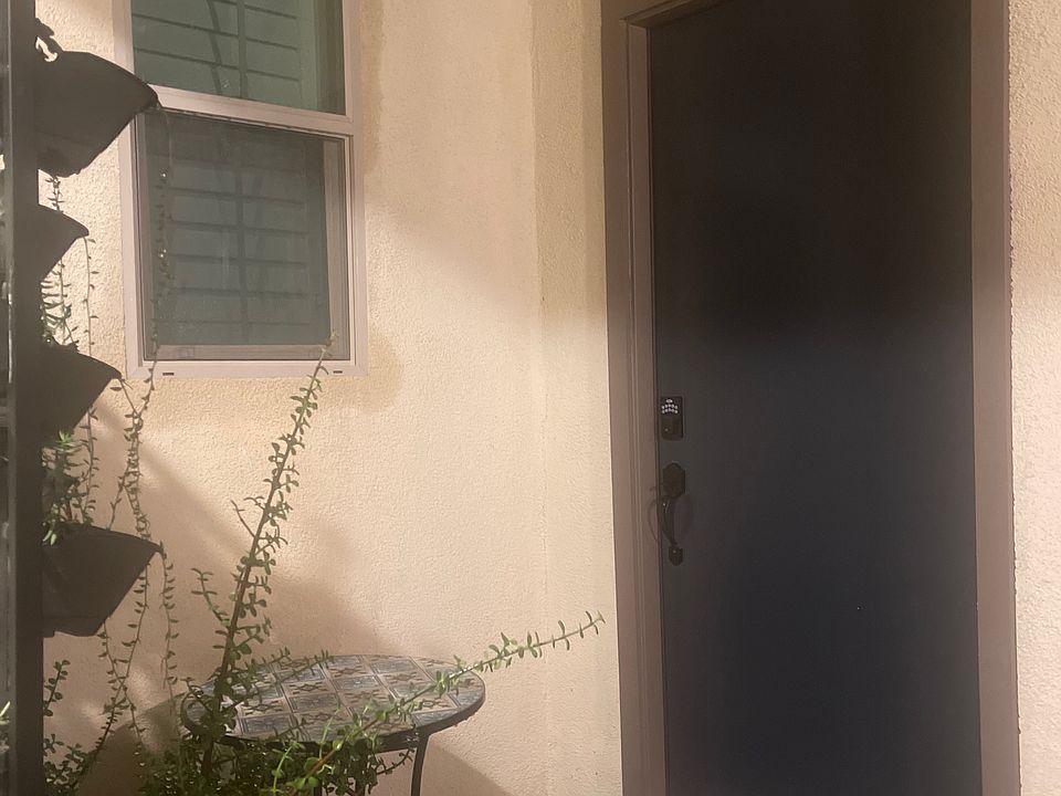 1st image of 2608 Harlow Ln