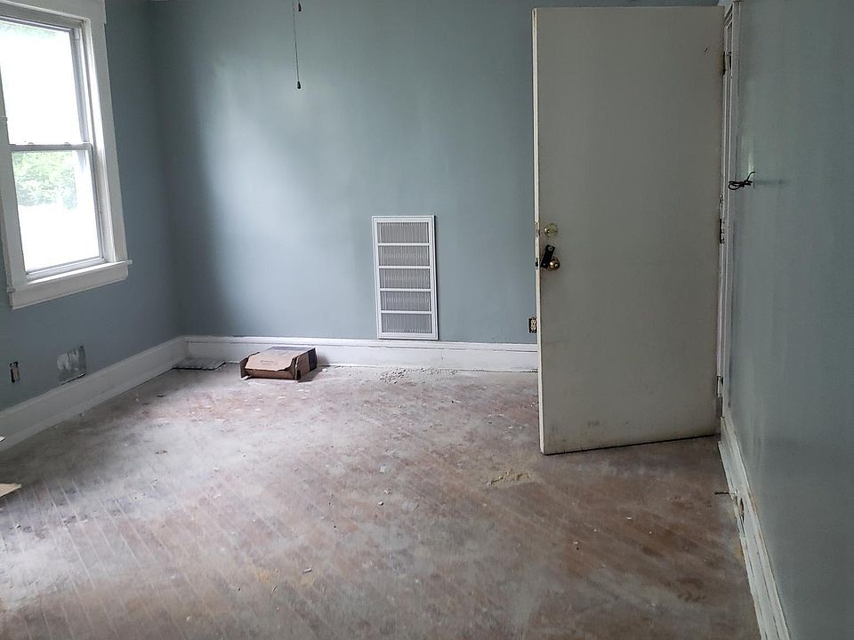2nd image of 134 Alexander St #0