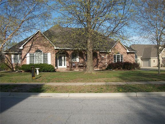 4th image of 801 SW Forestpark Ln #231
