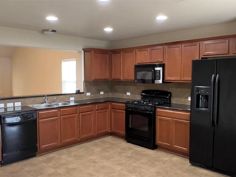 357 Nottingham Loop — Photo 2