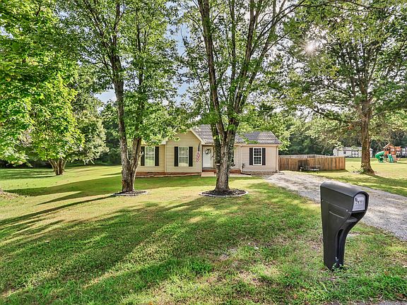 3rd image of 2830 Hinson Rd