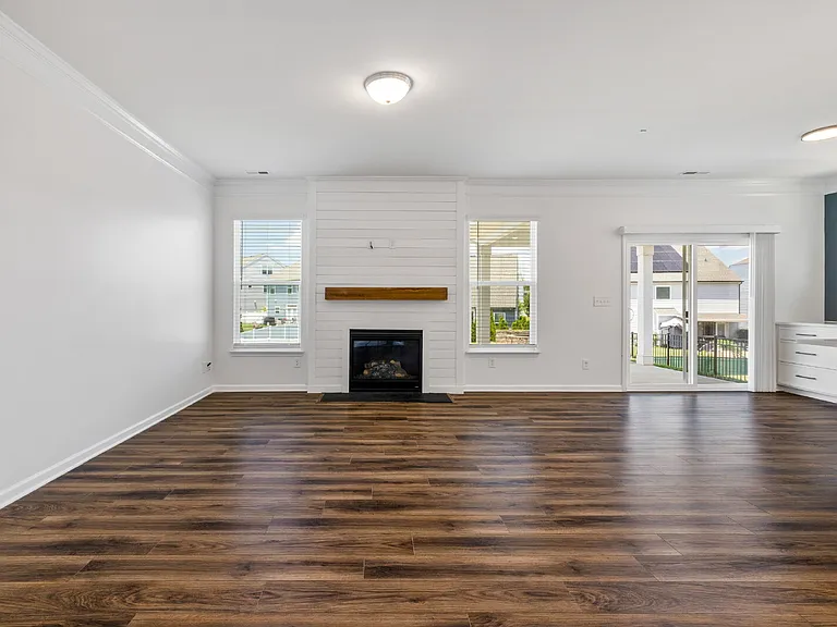 1069 Pennington Dr — Photo 14