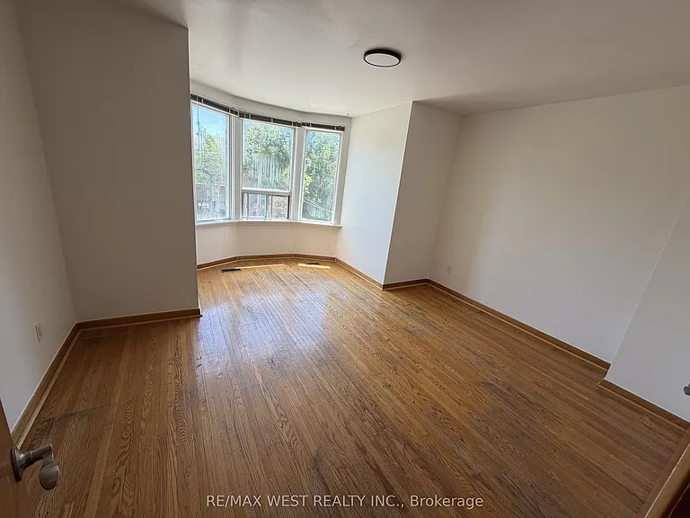 78 Millicent St #UPPER — Photo 6