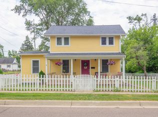 114 Maple St, Three Oaks, MI 49128