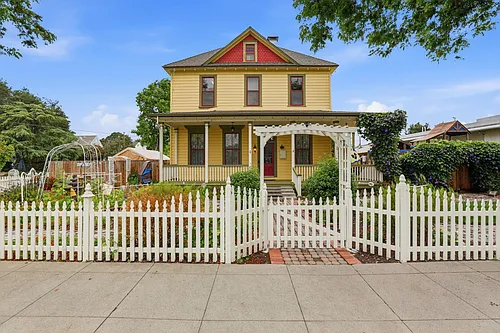 482 South St Photo 1