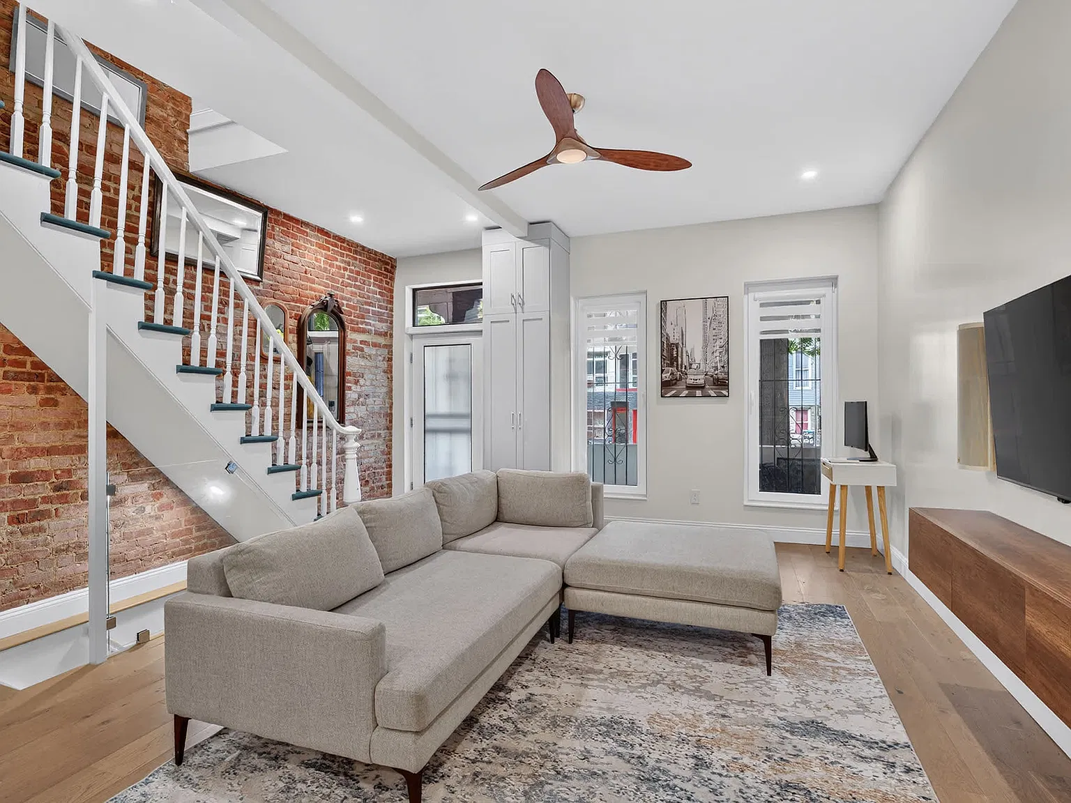 1076 Lafayette Avenue — Photo 2