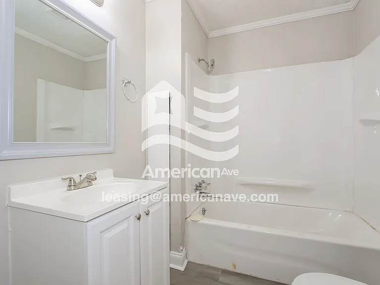 906936_009_wm_-_main_bathroom_13190336.jpg