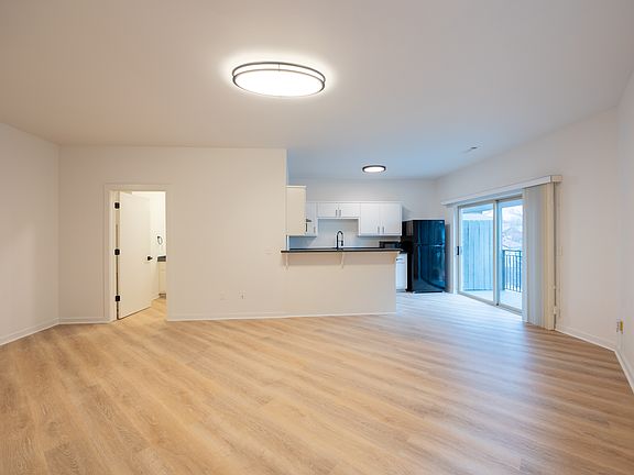 5th image of 300 SW 6th St APT 20