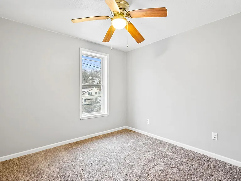 410 Lorenz Ave — Photo 14