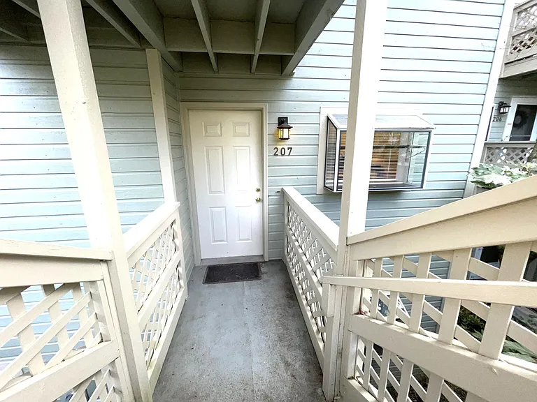 3433 McNary Pkwy #207 — Photo 2