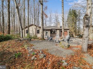 318 Tammany Dr, Pocono Lake, PA