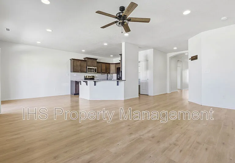 1918 Elm Pl — Photo 11