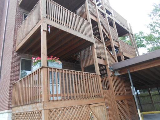 3rd image of 605 Oakton St APT 2E