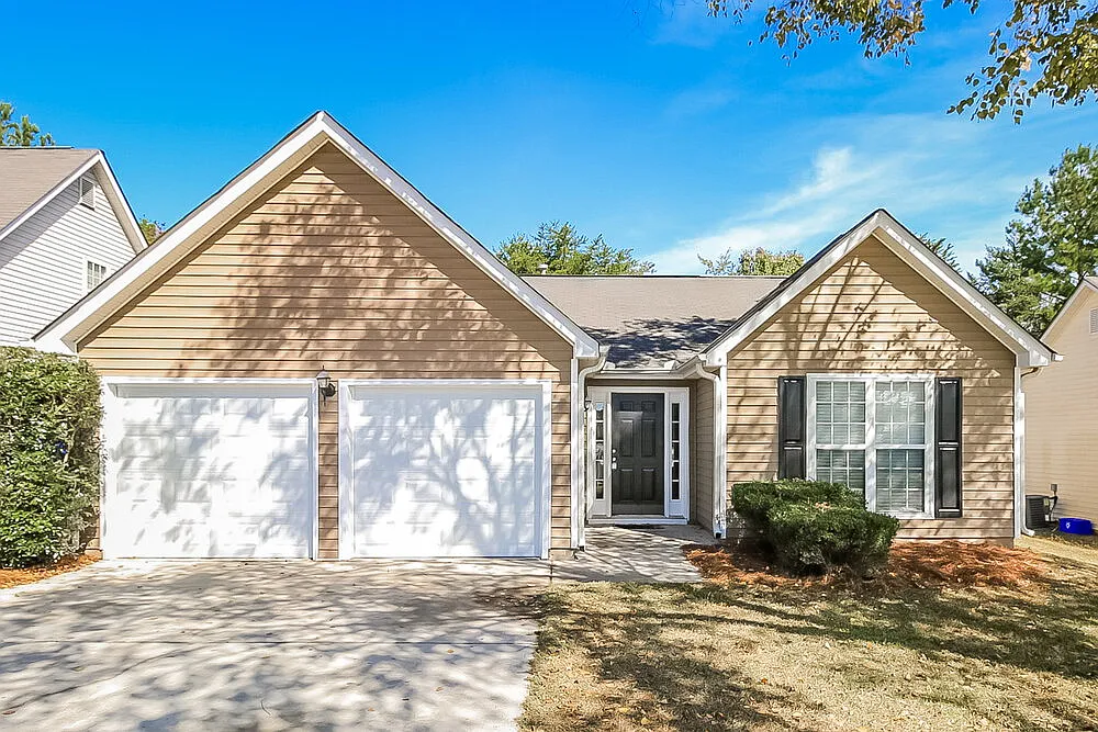3 bed, 2.0 bath, 1369 sqft, $1,995 — Photo 1