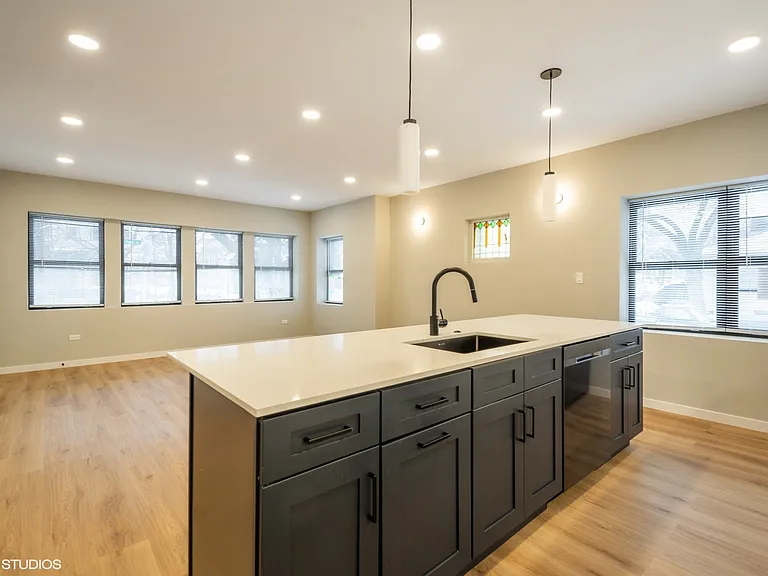 3139 N Francisco Ave #1S — Photo 7