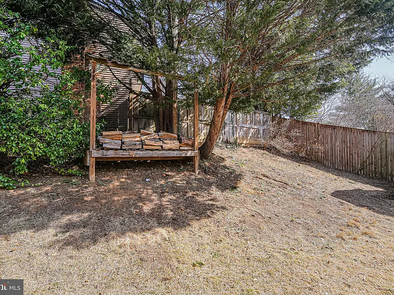 510 Retford Dr — Photo 35