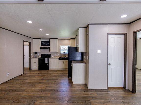 5th image of 271 Saint Thomas Dr