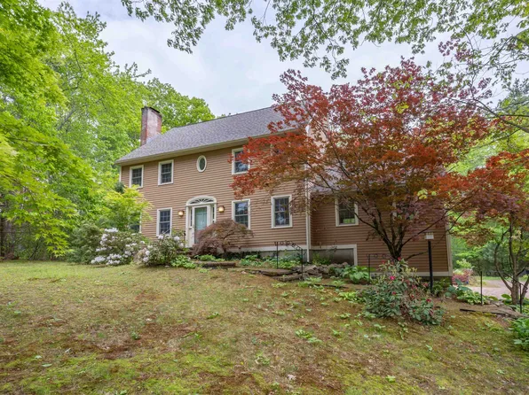 15 Alexander Road, Londonderry, NH 03053