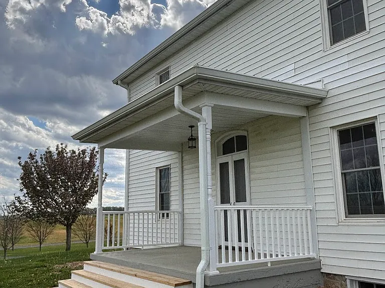 5030 Middle Rd — Photo 2