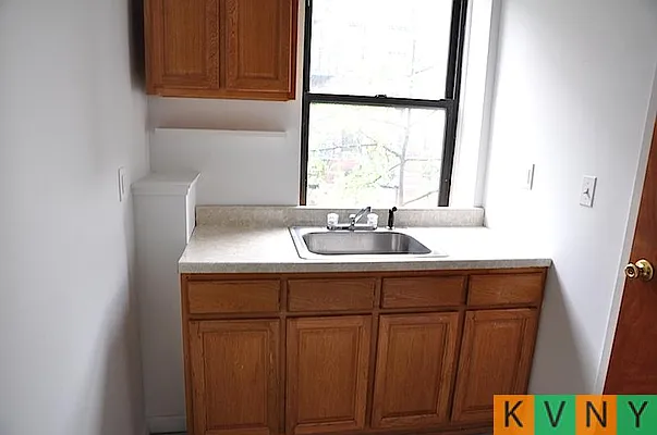 Rented by KVNY Soho | media 28