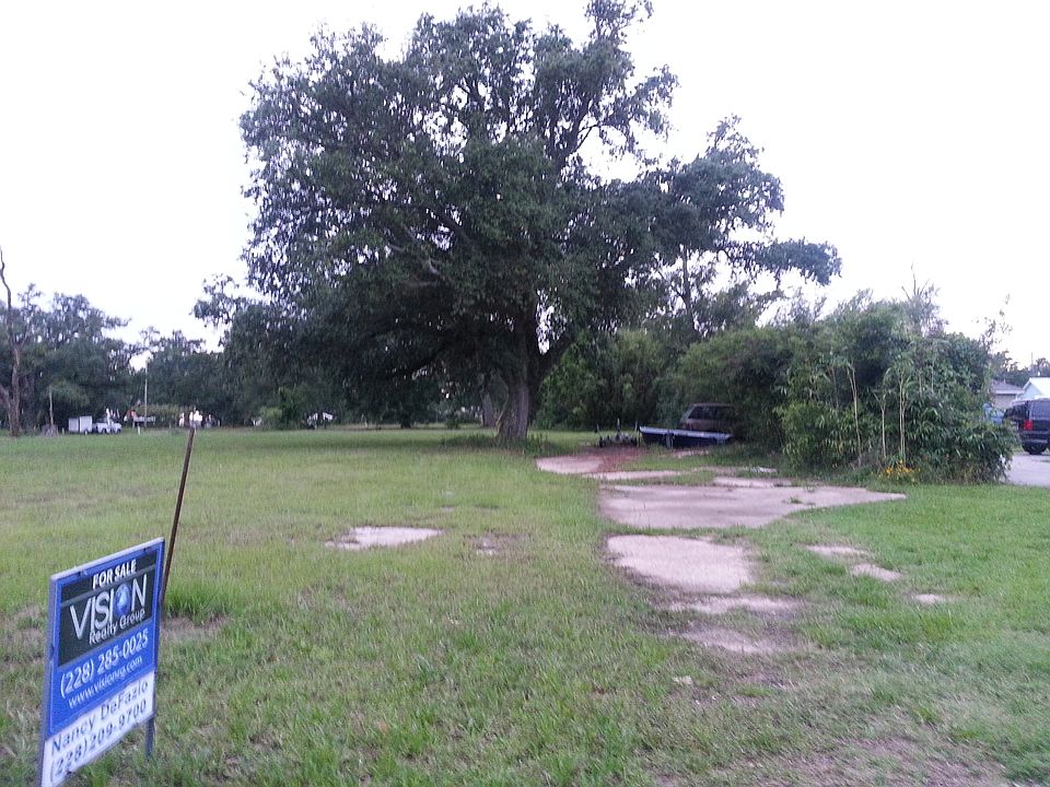 1st image of 627 Hardy Avenue