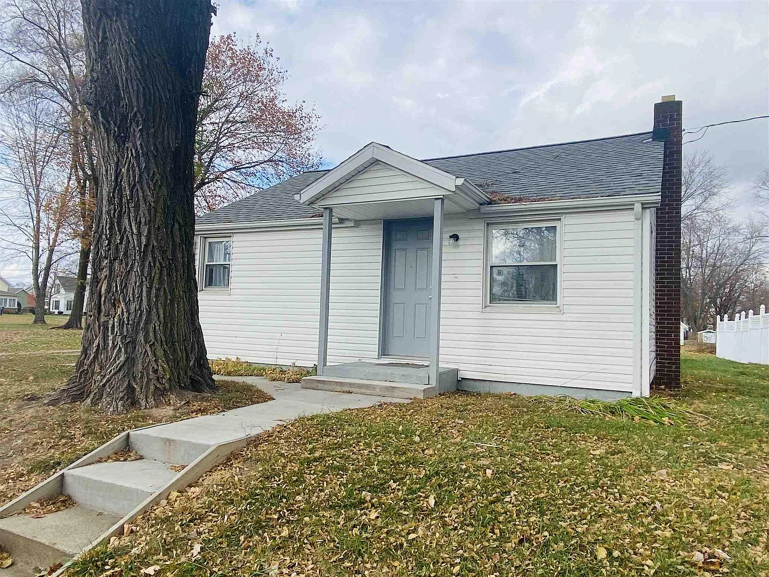 115 E Lincoln St photo 1