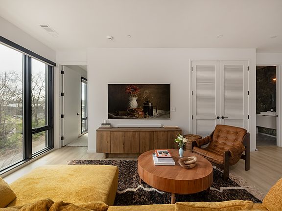 4th image of 500 Merritt Ave #204
