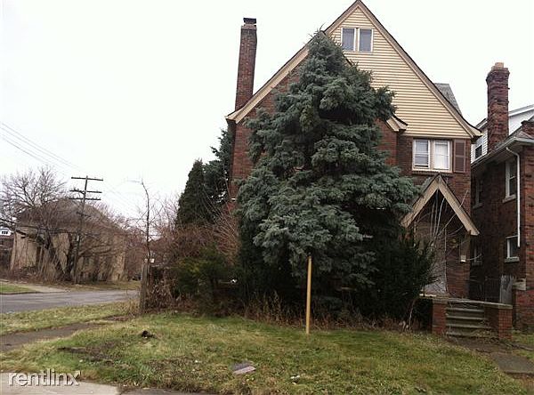 Board up homes 873
