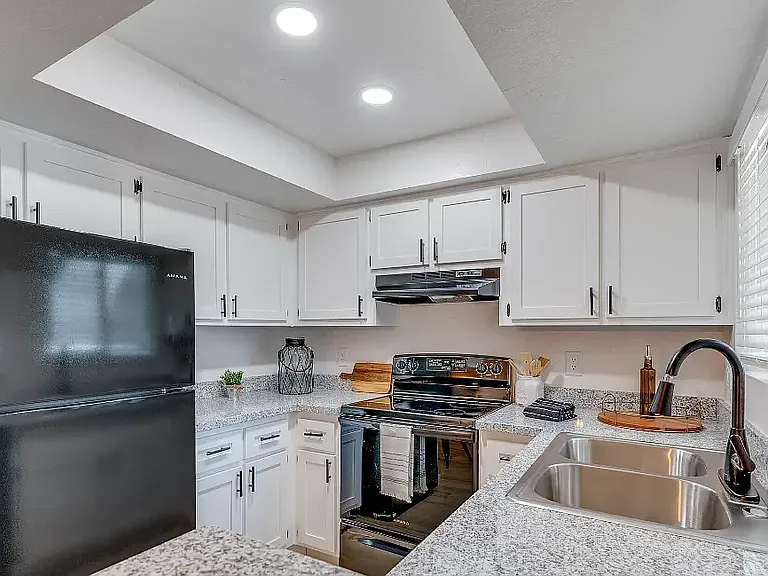 Galleria Apartments — Photo 1