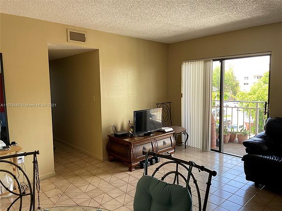 5th image of 8425 NW 8th St APT 303