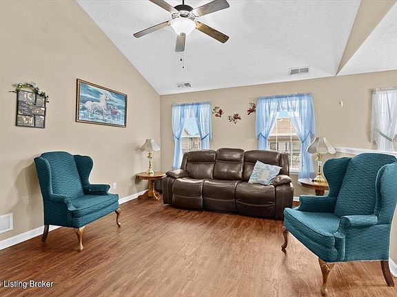 4th image of 203 Red Crest Dr