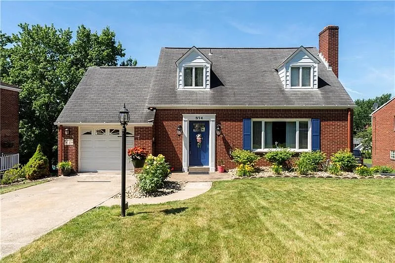 574 Moreland Dr photo 1