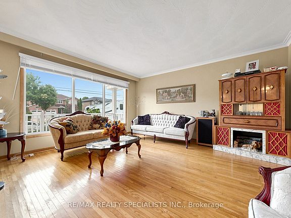 4th image of 2385 Hensall St