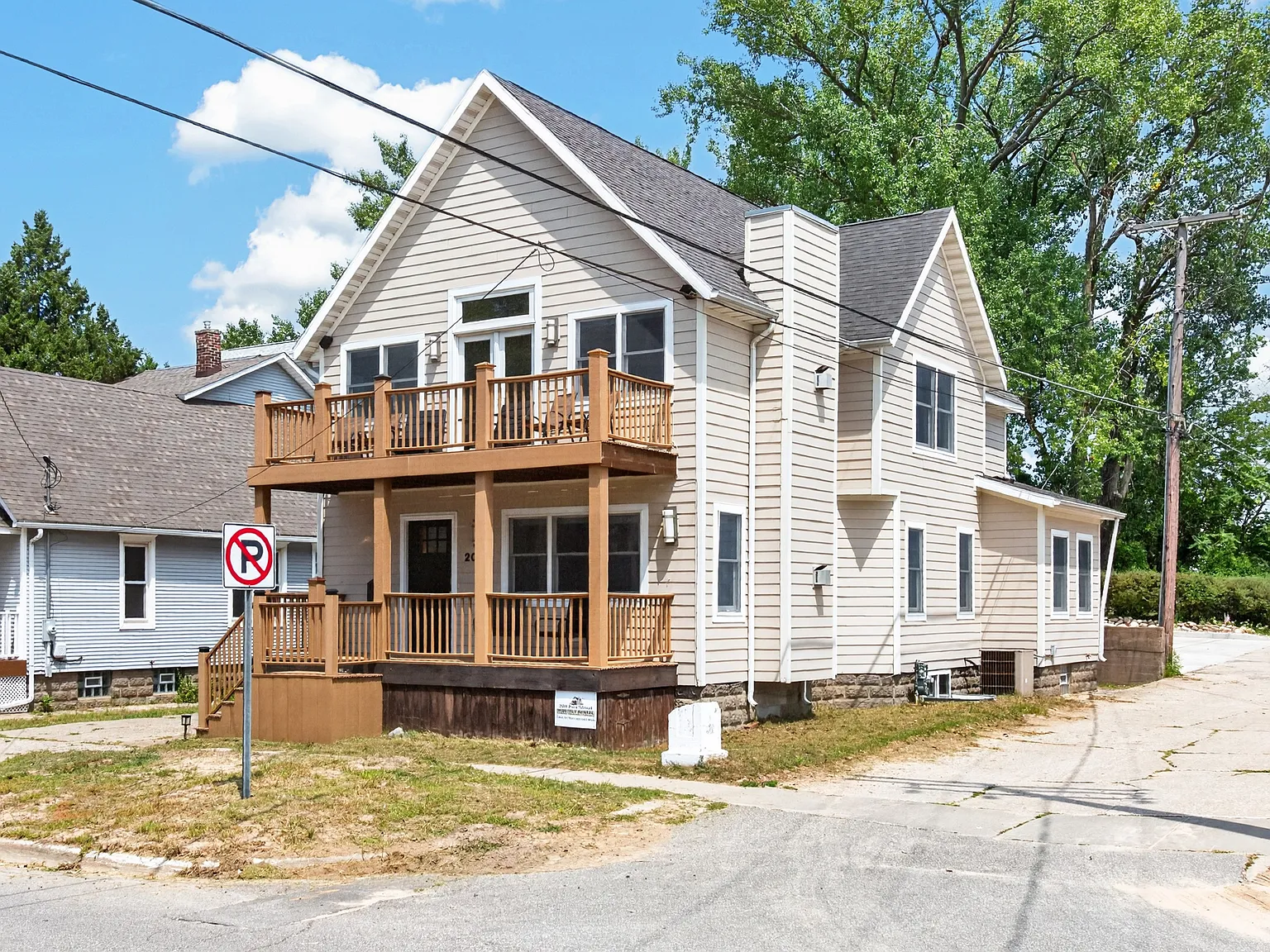 4 bed, 2177 sqft, $4,000 — Photo 2