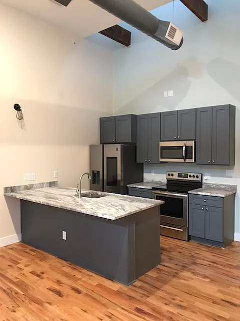 1 bed, 895 sqft, $1,599 — Photo 2