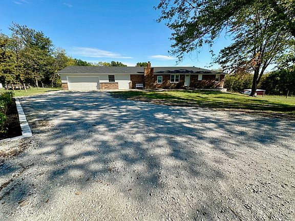 Garage is not accessible to renters - but plenty of driveway space for parking.