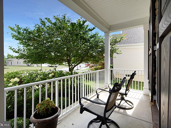 3rd image of 422 Hallman Ct