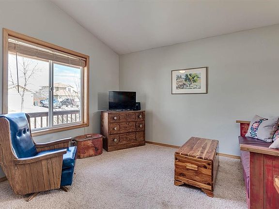 4th image of 688 N River Rock Dr