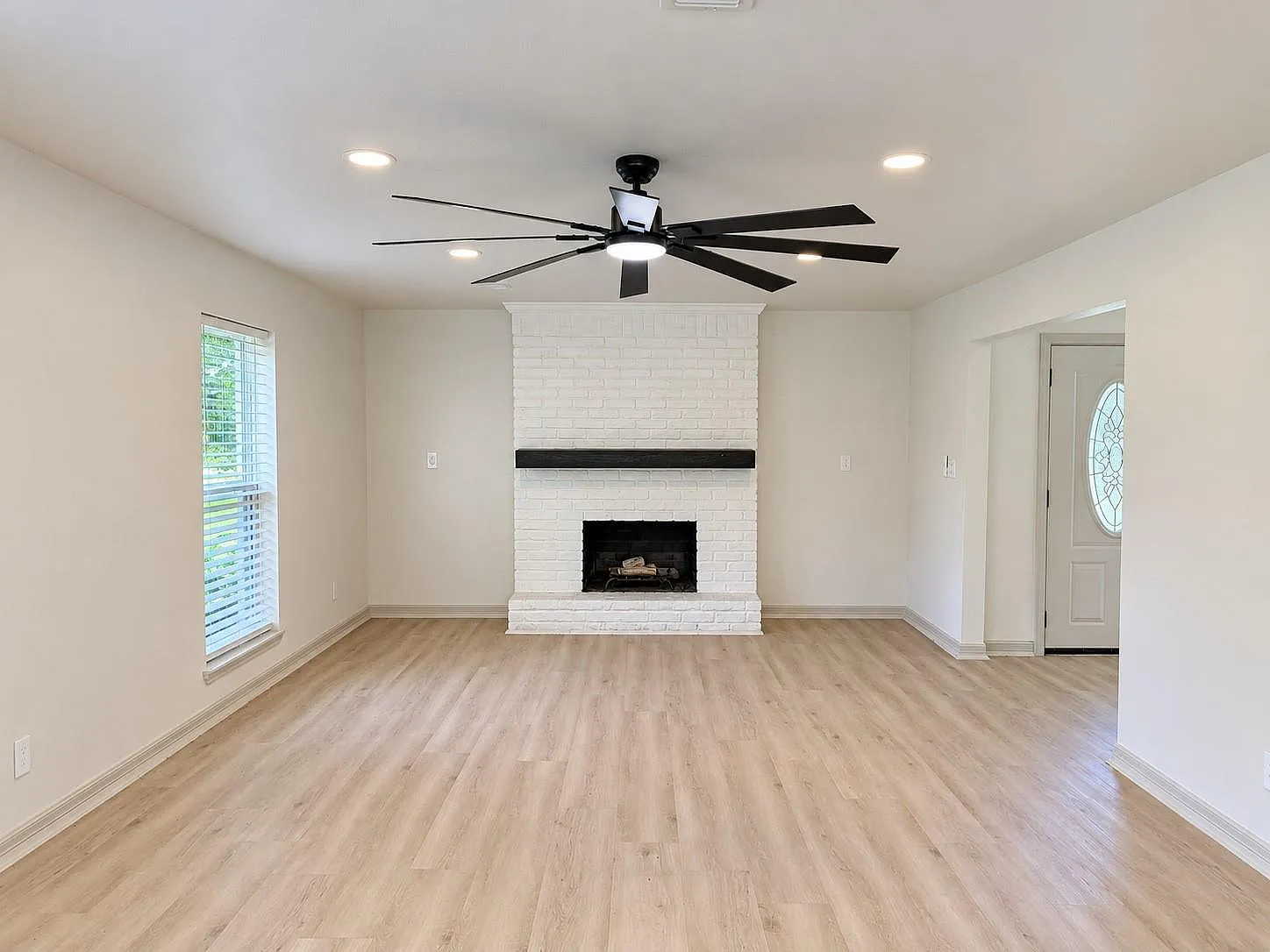 4 bed, 2.5 bath, 2201 sqft, $2,550 — Photo 3