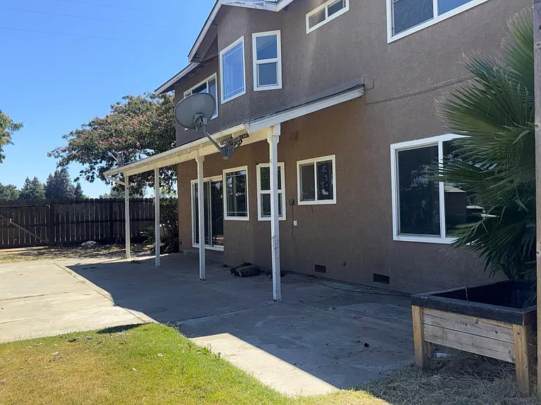 17800 Henry Rd — Photo 18