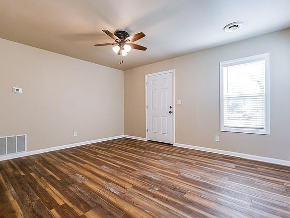 4th image of 204 W 13th St