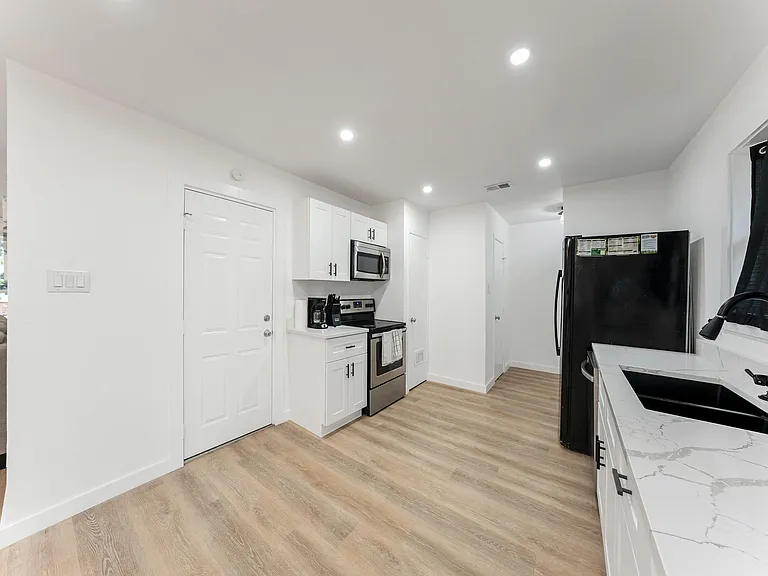 3245 Myra Ln — Photo 9